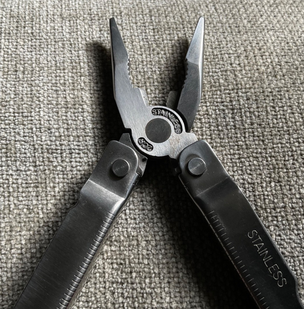Multi-tool 22 Functions w/ 11 Bit Screwdriver Unbranded w/ Case See Pics