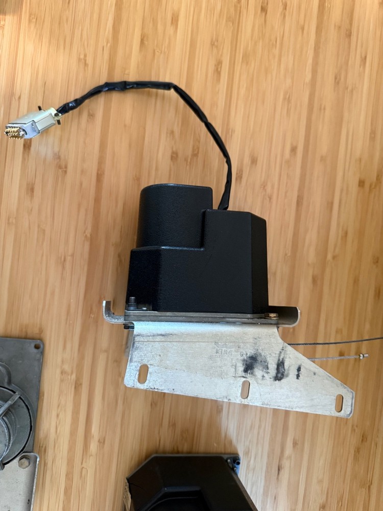 Bendix King KFC200 Autopilot - Computer, Controller, Servos, as shown