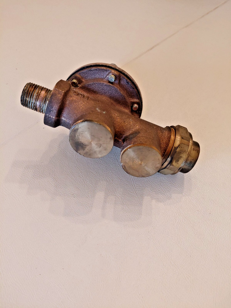 WATTS 1/2" Water Pressure Reducing Valve 25AUB