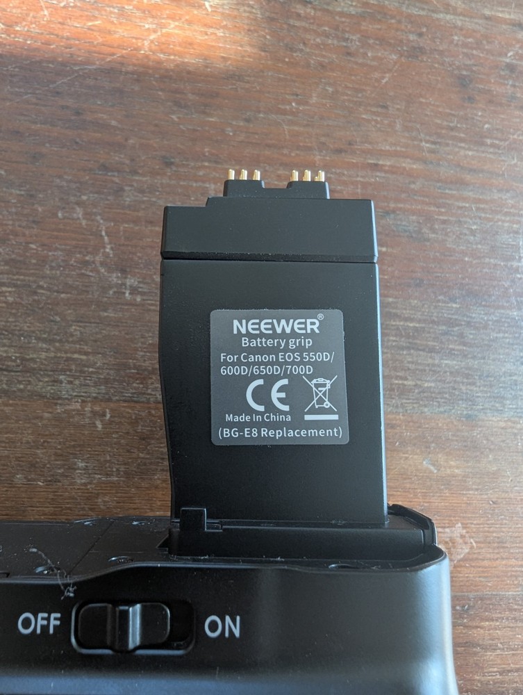 Neewer Battery Grip BG-E8 Replacement for Canon EOS 550D 600D 650D 700D