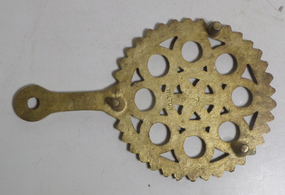 Brass trivet Wilton 7 vintage