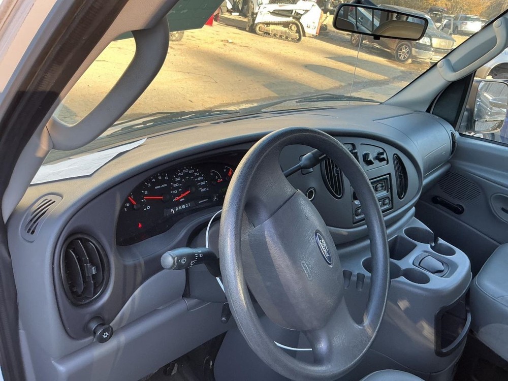 E350 2005 Glove Box 4908582