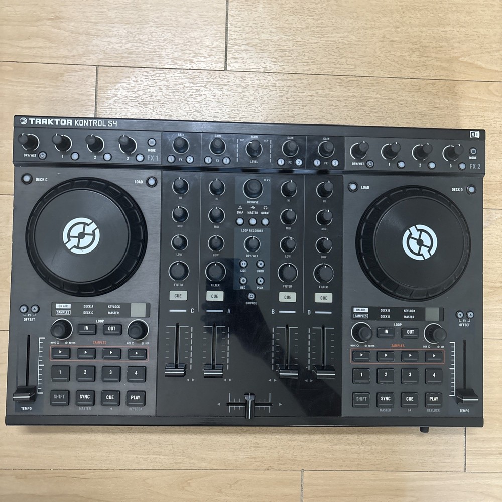 Traktor Kontrol S4 MK2 DJ Controller