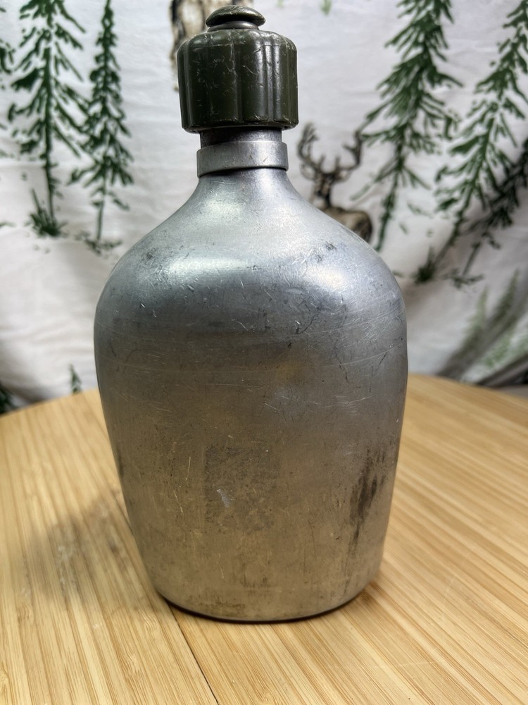VINTAGE ARCTIC CANTEEN DEFECTS WORN W/ DIFFERENT “Big Cap”