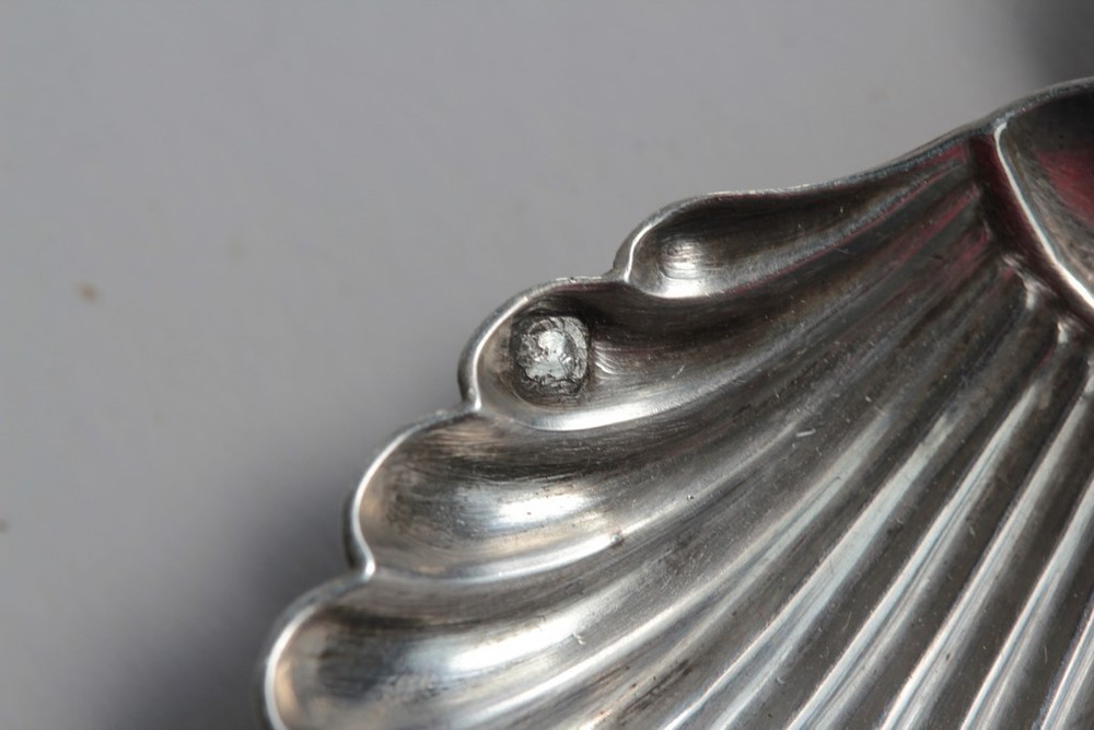 Antique silver shell tea caddy spoon (68934)