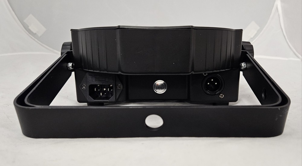 American DJ Mega Flat Pack Plus (ONLY one light)