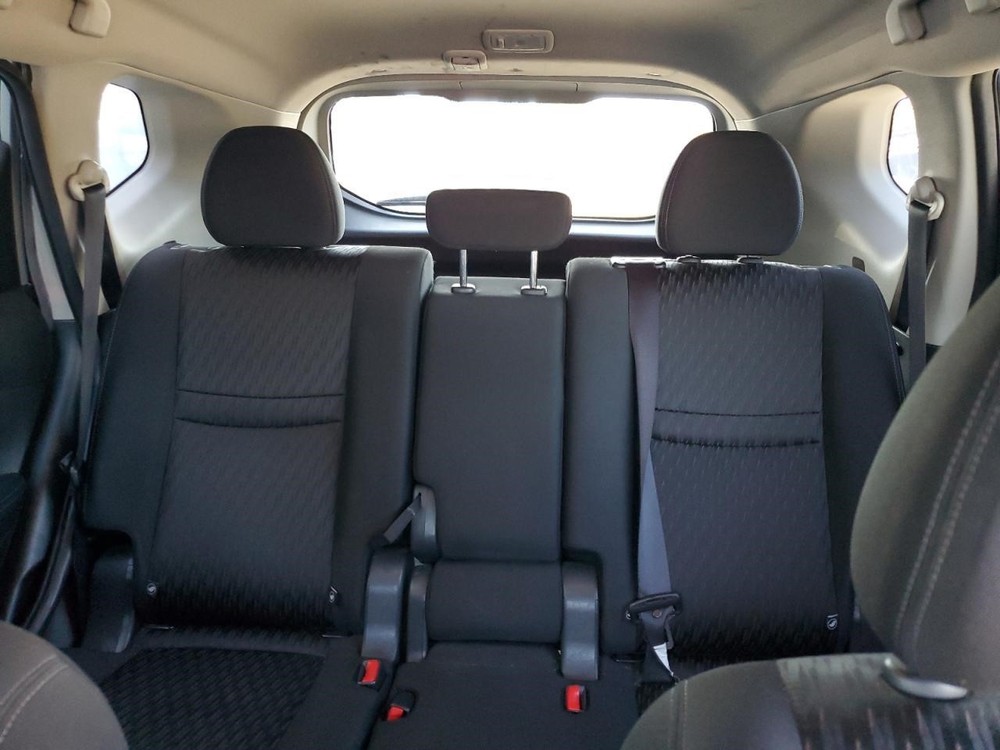 Used Headrest fits: 2019 Nissan Rogue Grade A