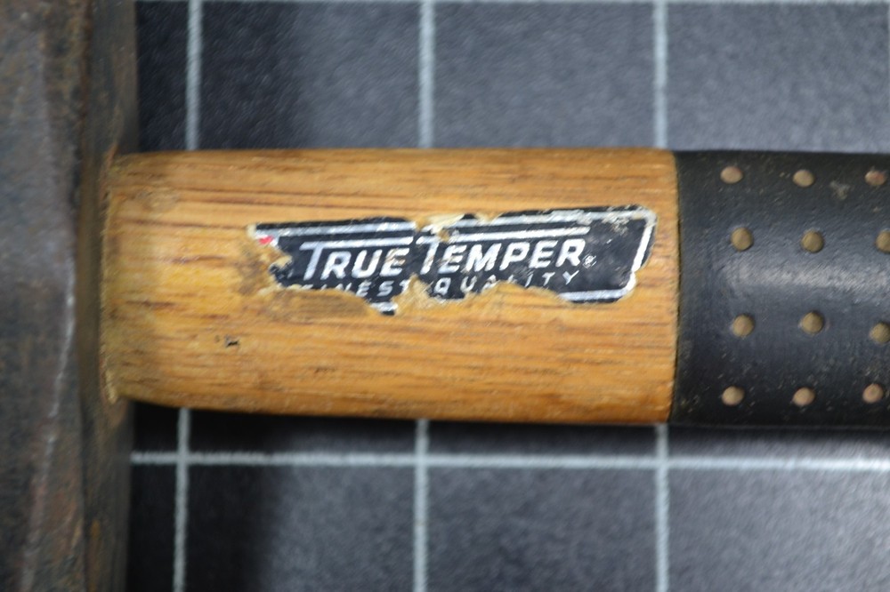 TRUE TEMPER - HAND DRILLING HAMMER - 3# - ALL ORIGINAL - RUBBER GRIP HANDLE