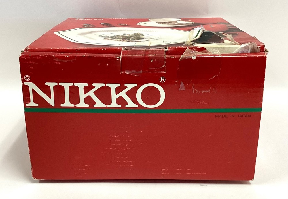NIKKO Christmastime 12 Piece Ceramic Dinnerware Service for 4 Complete Set