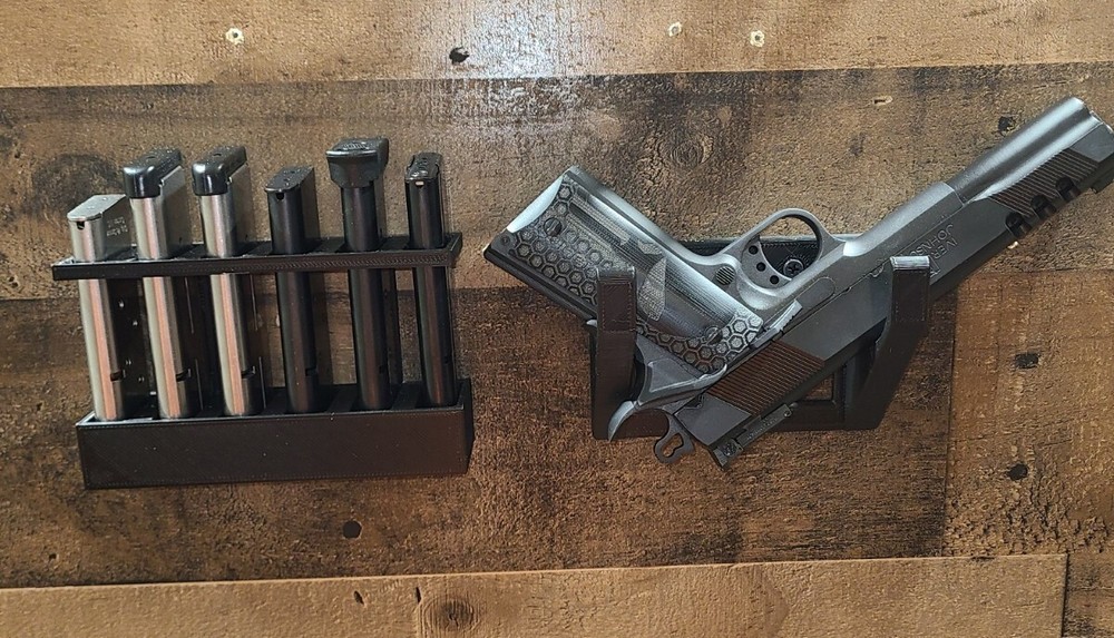 Universal 1911 Gun And Magazine Combo