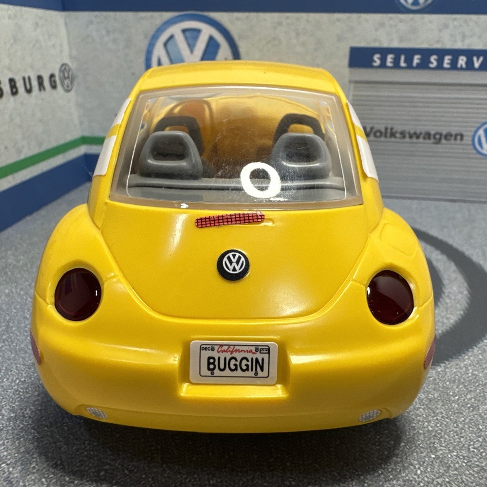 1:24 Scale Plastic Volkswagen Bug California BUGGING