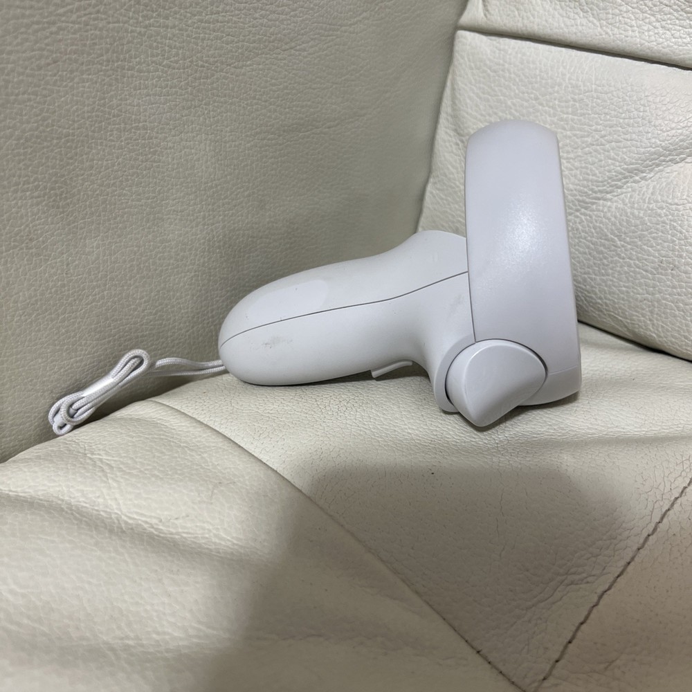 Genuine Meta Oculus Quest 2 Right Touch Controller – OEM – Open Box – Tested