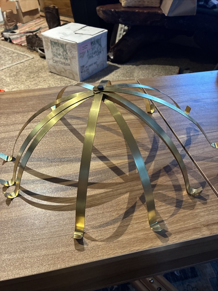 Minimalist Metal Lamp Shape