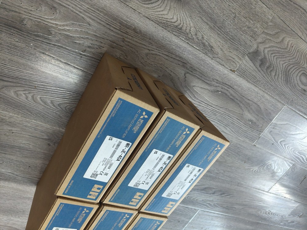 1PCS NEW MR-JE-40A Driver MITSUBISHI