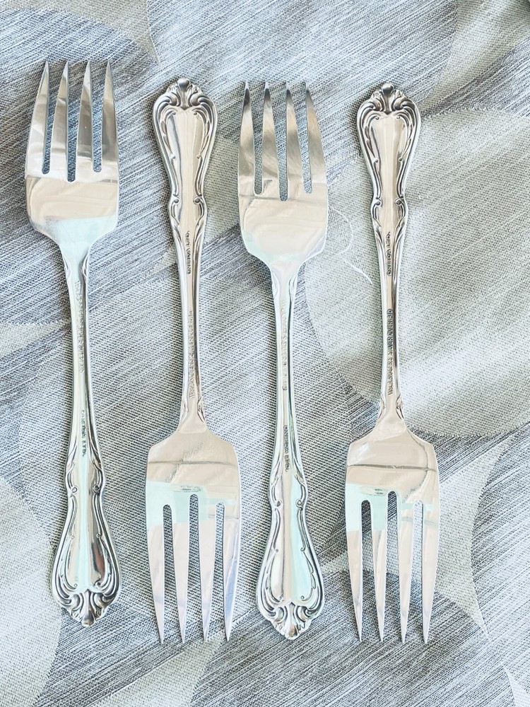 Oneida Wm A Rogers CHALICE / HARMONY Silverplate Flatware Service for 4 (2 av)