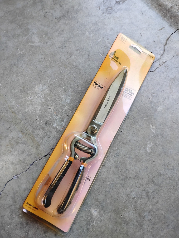 Fiskars 6" Forged Grass Bypass Shears