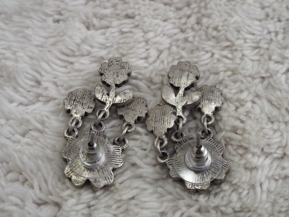 Silvertone Blue Green Flower Pierced Earrings (B53)