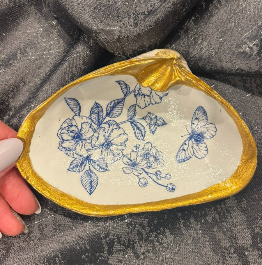 Hand Crafted Clam Shell- Decorated & Painted -Art Piece-NEW