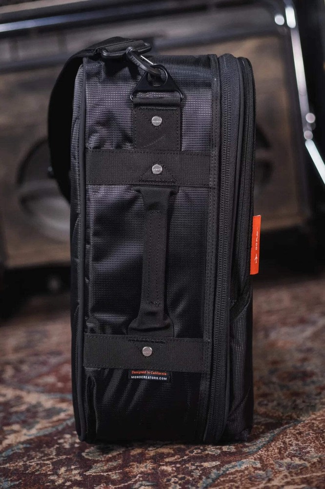 MONO Pedalboard Medium Silver + Tour Accessory Case 2.0 Black