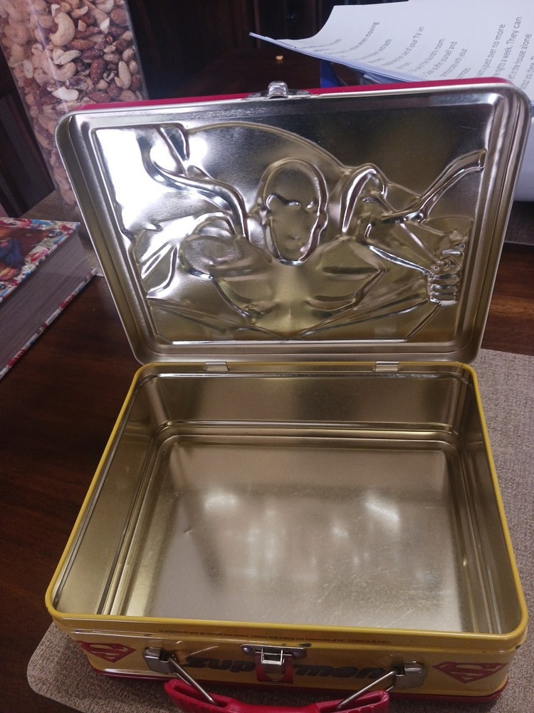 2000 tin company superman lunch box Embossed