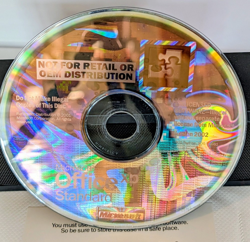 Microsoft Office XP Standard Edition version 2002 CDs with license key