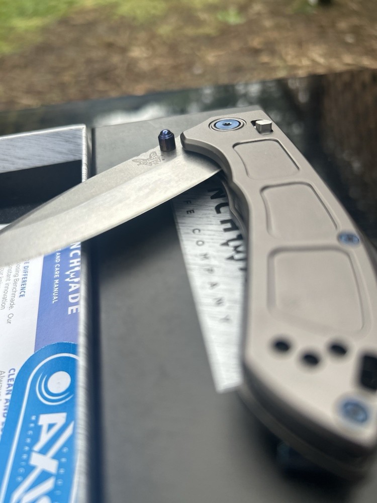 Benchmade M390 Pocketknife Titanium Handle AXIS Lock Gray Blue Drop Point