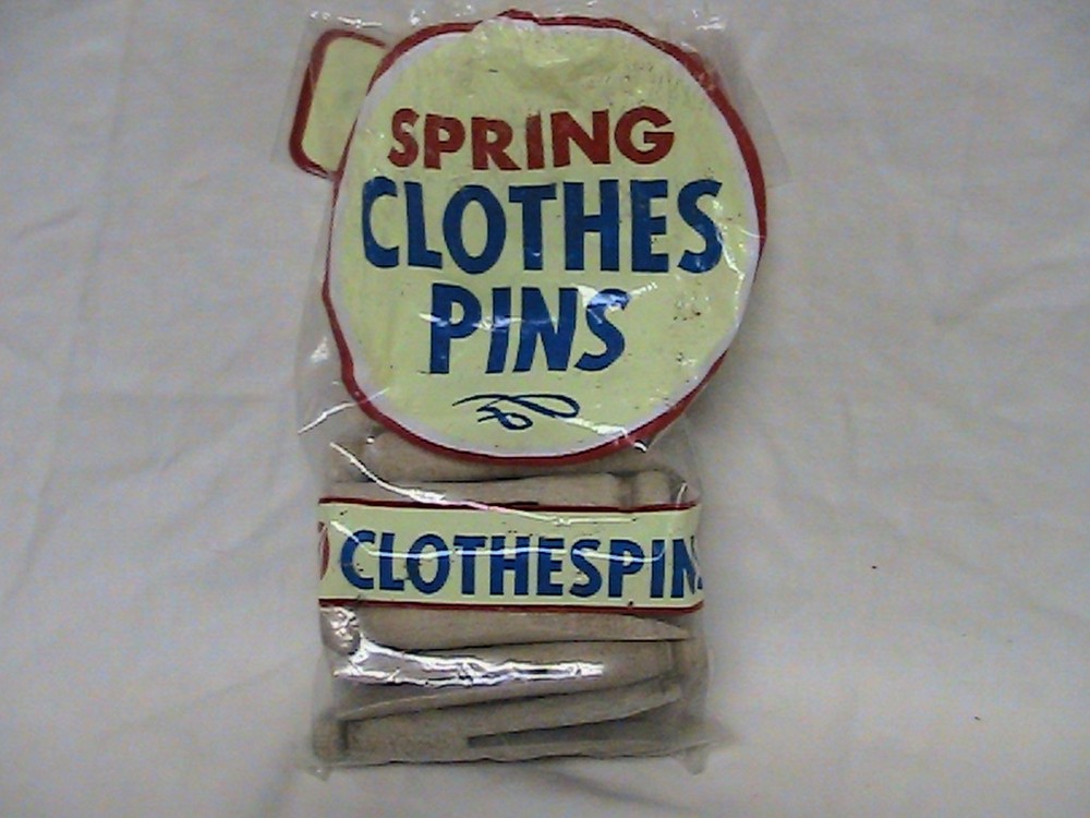 25 VINTAGE SPRING STYLE CLOTHESPINS