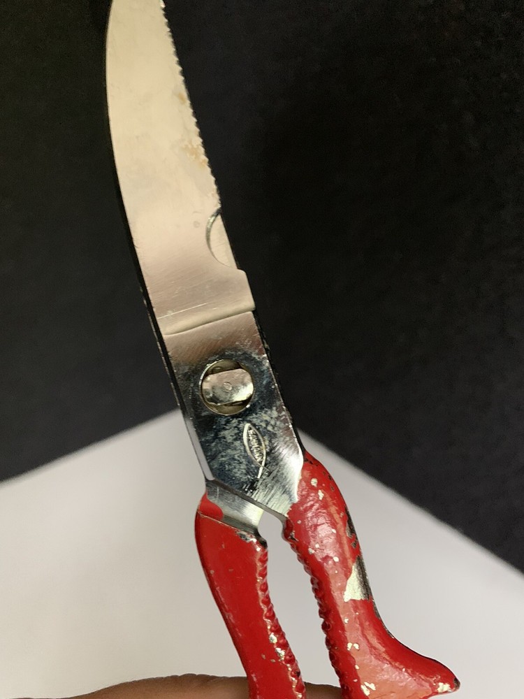 VINTAGE SCISSORS SAMMANN Working Condition Red Handle Metal Dull , Old