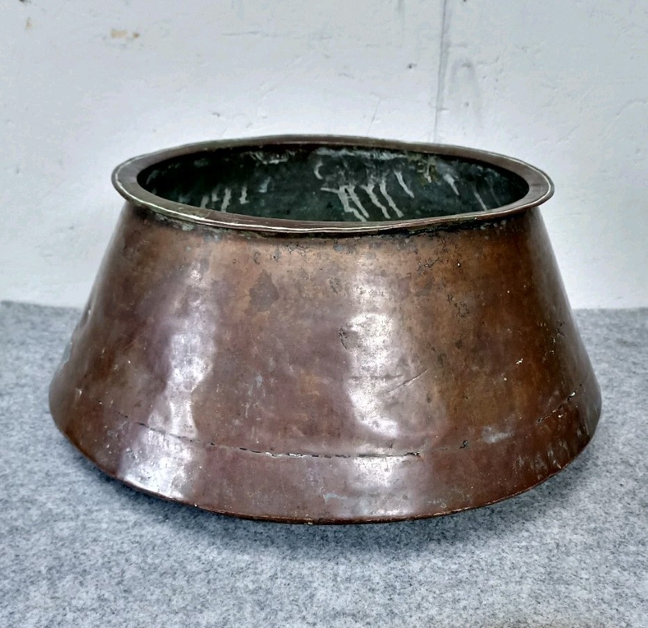Antique hand hammered copper planter / cauldron 16" diameter