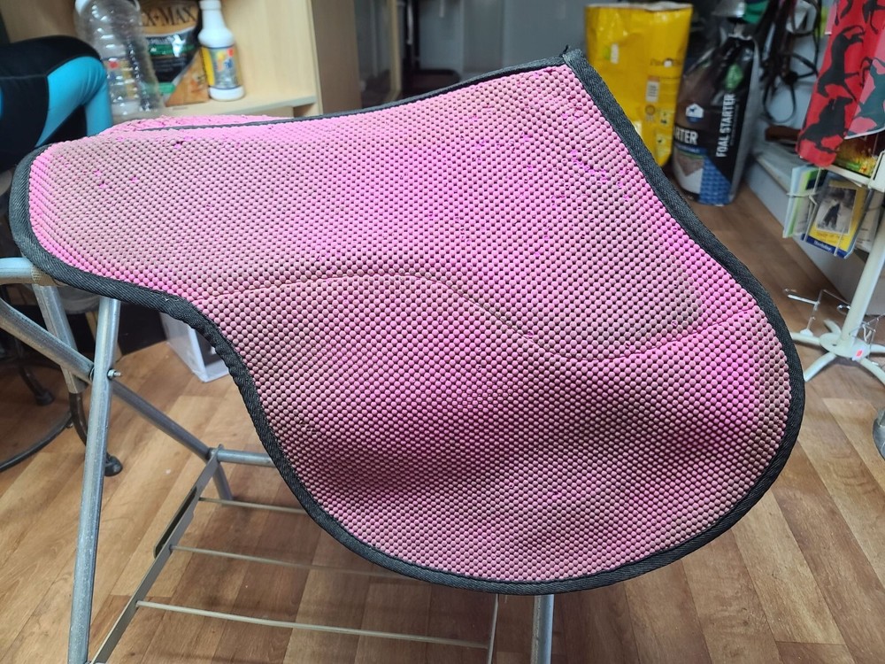 Antislip Fitted Pink Saddle Pad