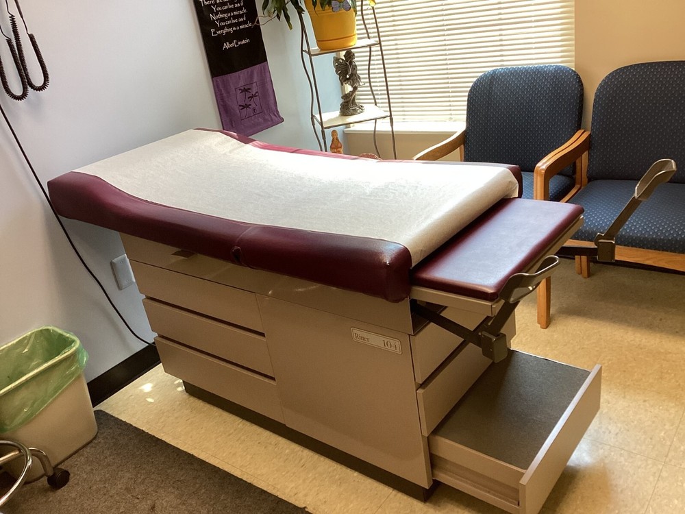 Ritter 104 Exam Table, Used however pristine condition.