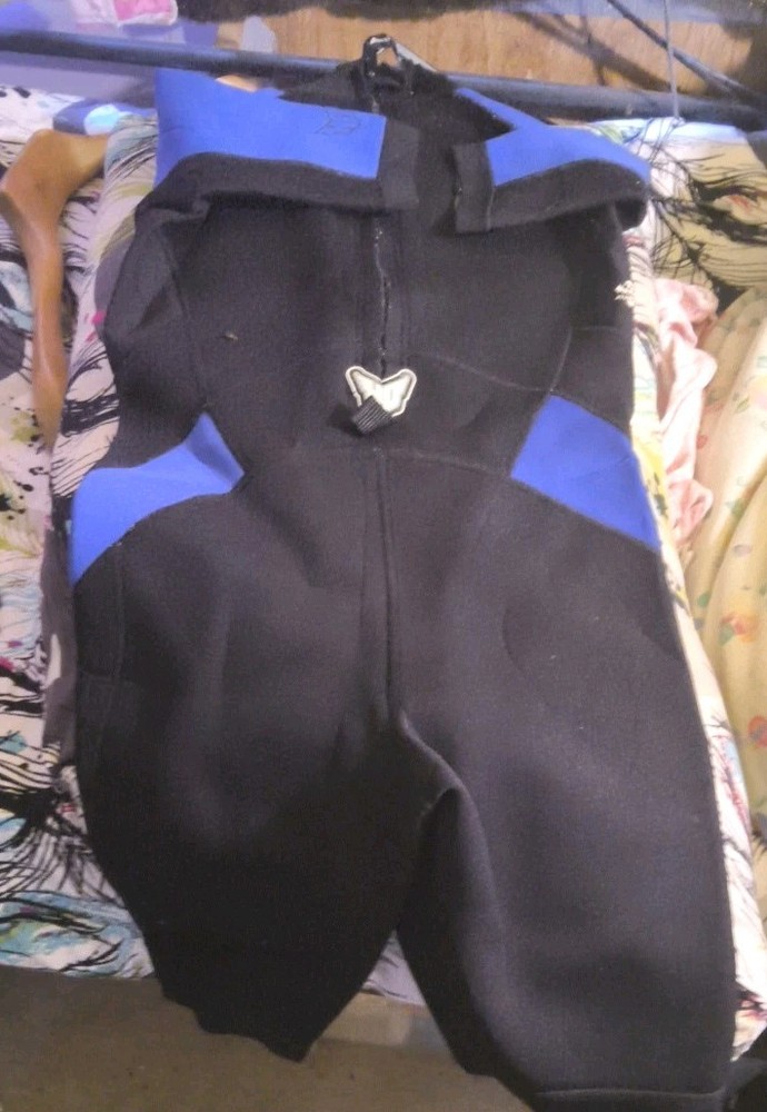 Wet Suit Shorty Junior Size 14