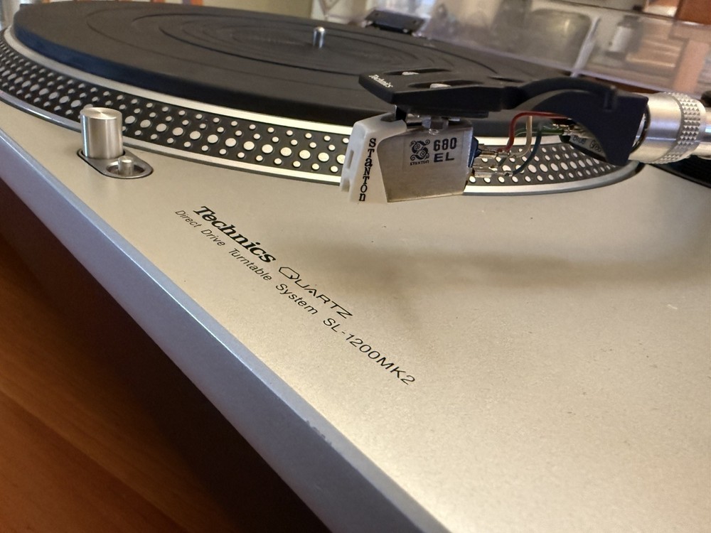 TECHNICS SL-1200MK2 PROFESSIONAL DIRECT DRIVE TURNTABLE