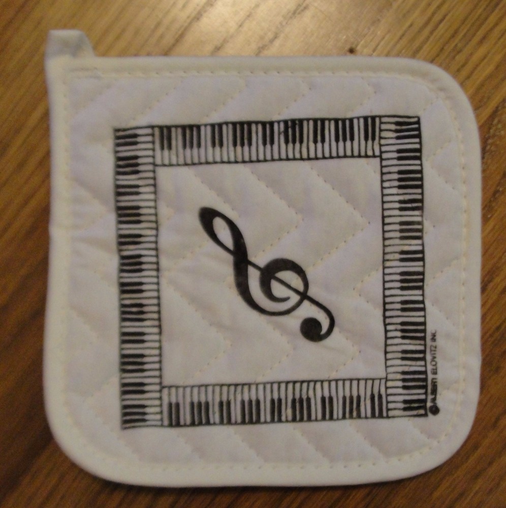 TREBLE CLEF POT HOLDER