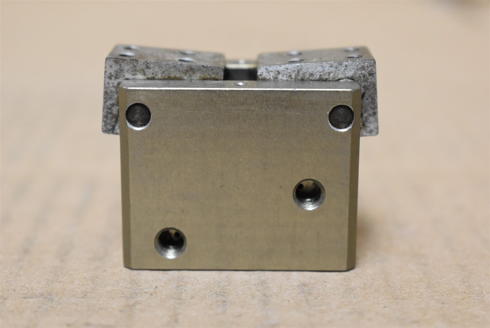 Robohand Pneumatic Angular Gripper Model RA-5