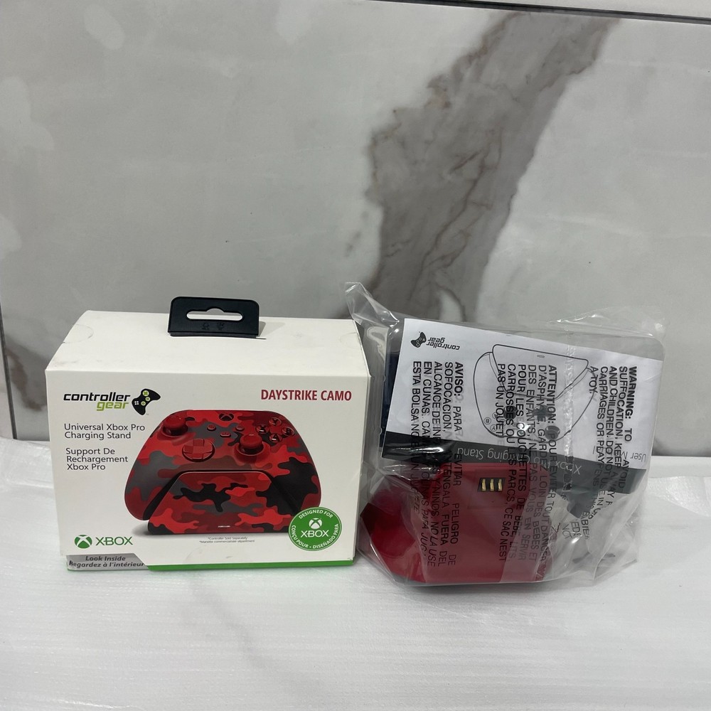 Controller Gear Xbox Pro Charging Stand - Daystrike Camo Red