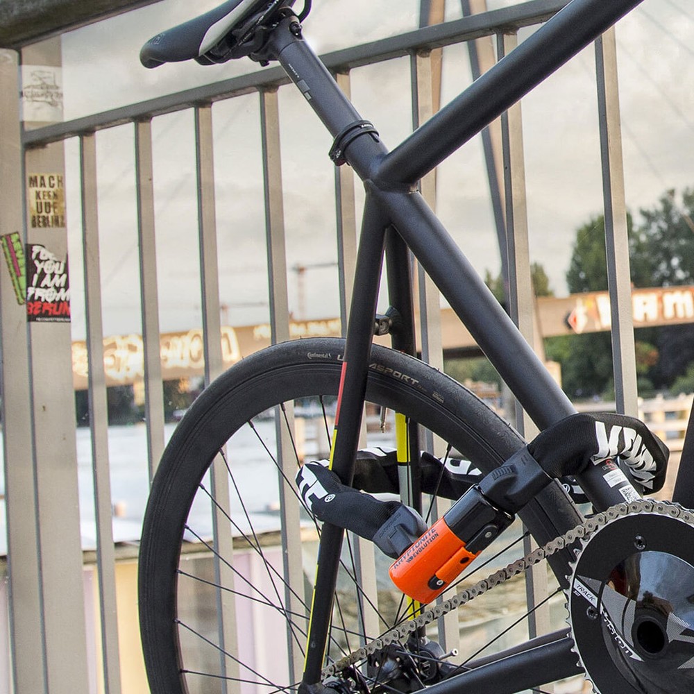 Kryptonite Evolution Anti-Theft Chain with Integrated Lock 90cm