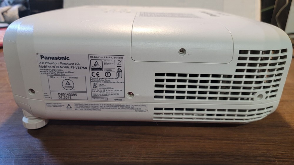 Panasonic PT-VZ575N WUXGA LCD Projector NO BULB