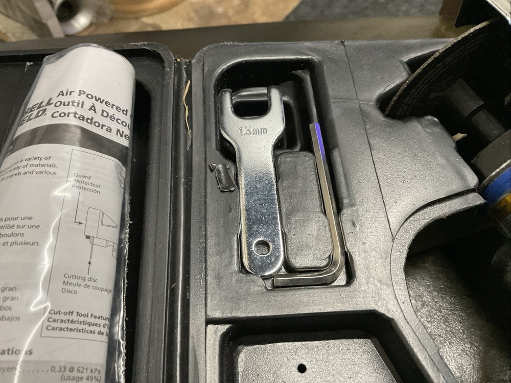 CAMPBELL HAUSFELD AIR CUT OFF TOOL, With Case, 4 Wheels, Tools