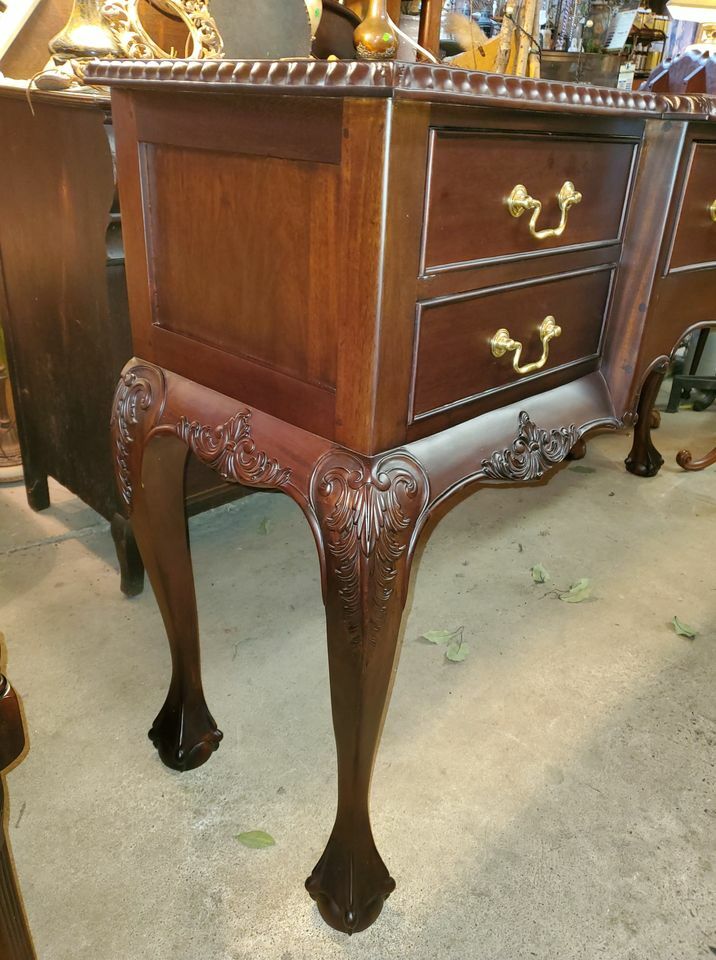 Hancock Mahogany Dining Server / Console Table - Carved Details - Elegant!