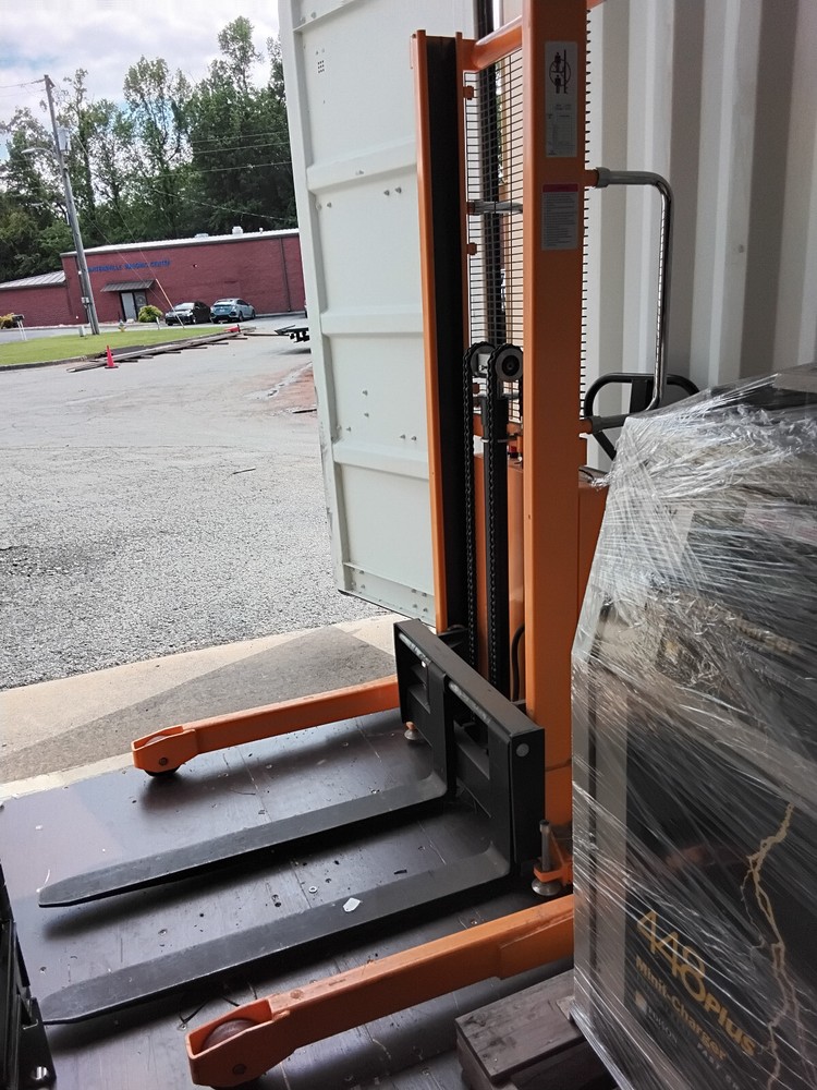 Uline H-5439 Straddle Stacker (LOCAL PICK-UP)