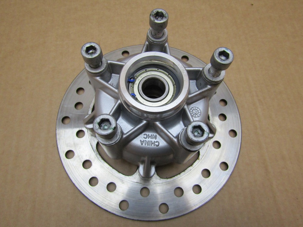 Piaggio 1 2022 front hub (13479)
