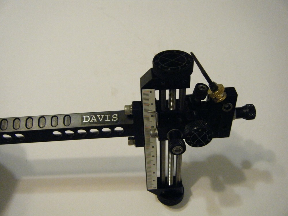 5" DAVIS RECURVE SIGHT-Black/Black knobs.