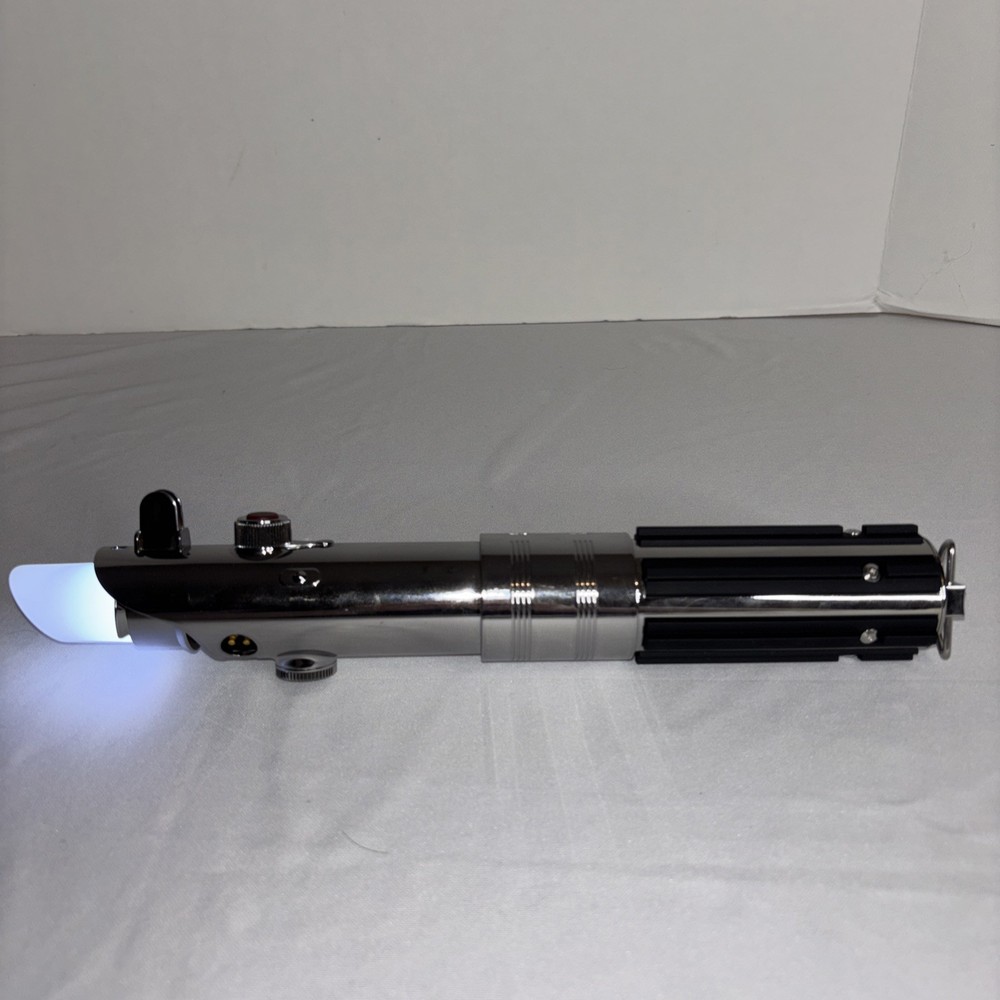 Star Wars Jedi Challenges AR Headset With Lightsaber Controller and Tracking