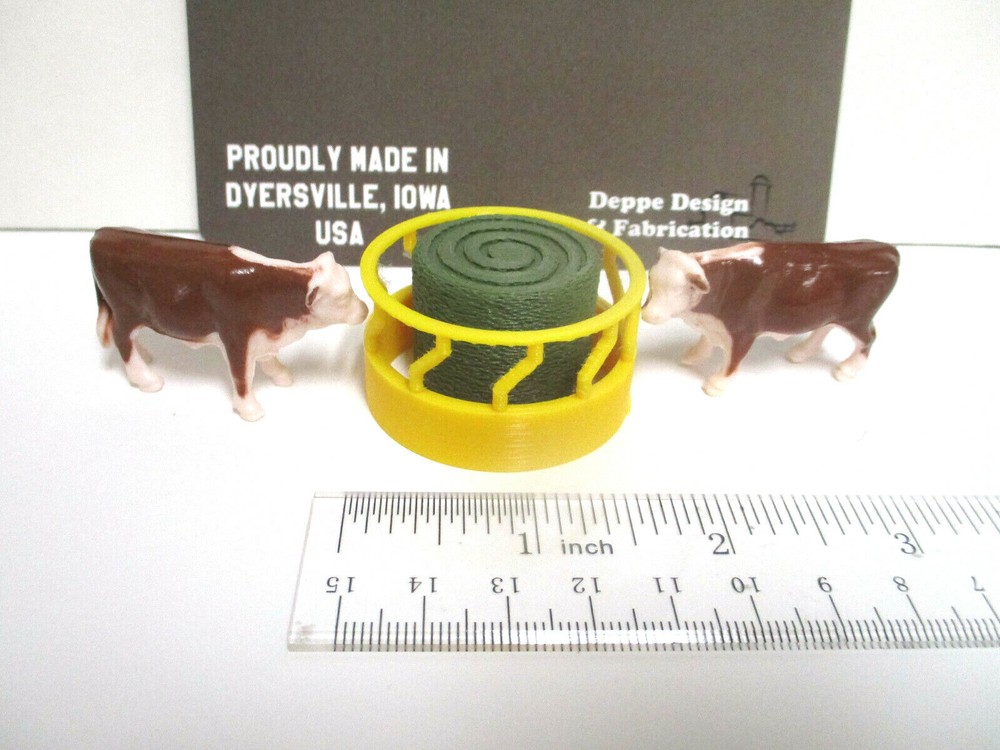 Single Yellow Bale Ring With Hereford Cows By Deppe Design  1/64th Scale