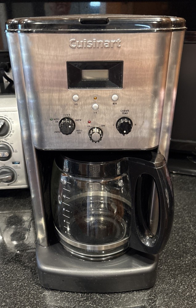 CUISINART BREW CENTRAL 12-CUP PROGRAMMABLE COFFEE MAKER WITH BRUSHED METAL TRIM