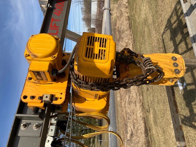 SUPERSACK UNLOADING SYSTEM WITH HOIST AND ACCURATE AUGER FEEDER