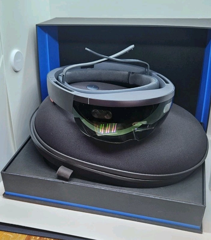Microsoft HoloLens Developer Edition 1st Generation Case/Clicker