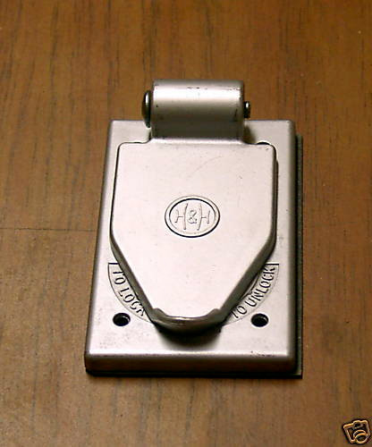 Bryant Self Closing Cast Metal Plate #23007 Electrical