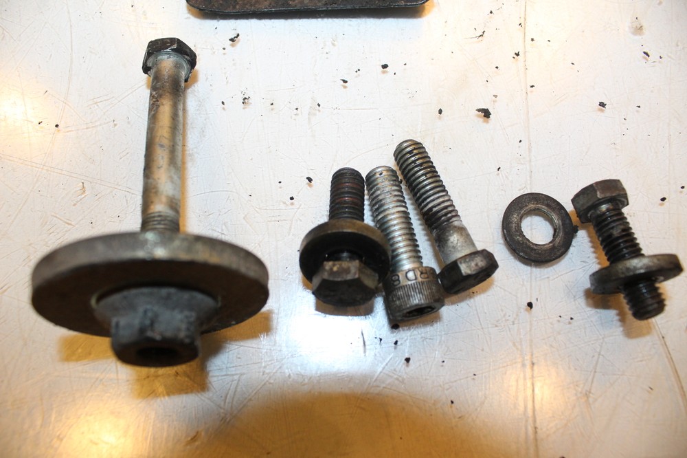2008 Harley-Davidson Electra Glide Engine Motor Mount Bracket Bolt